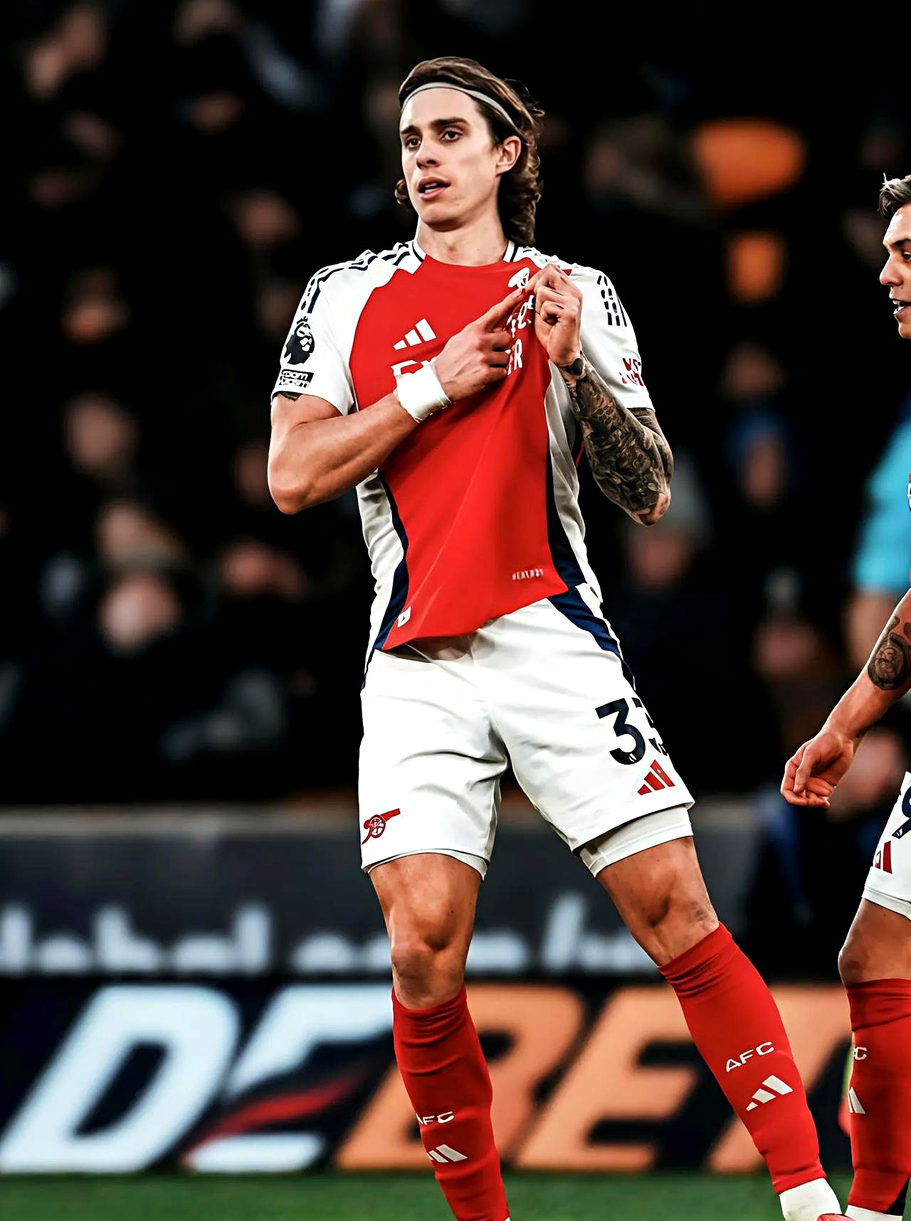 包含转会期阿森纳调整名单：英超节点到来，震撼外界，团队化学反应显著的词条