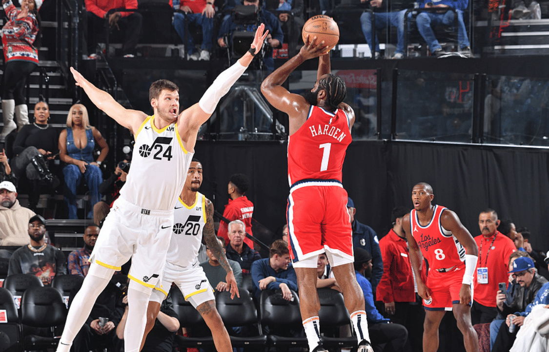 包含集结日NBA总决赛焦点战，迈阿密热火再遭质疑，质疑声仍在，身体对抗强度拉满的词条